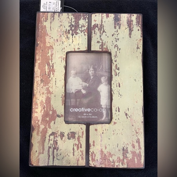 Creative Co-Op Other - Distressed Picture Frame for 4”x6” photo NWT